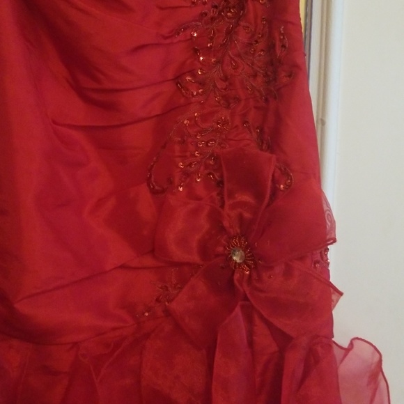 Prom / Sweet 16 gown - Picture 4 of 8